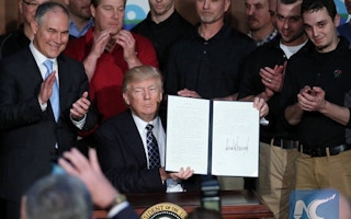 Trump signes EO 