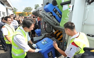 WDA GOH operating Recycling Truck