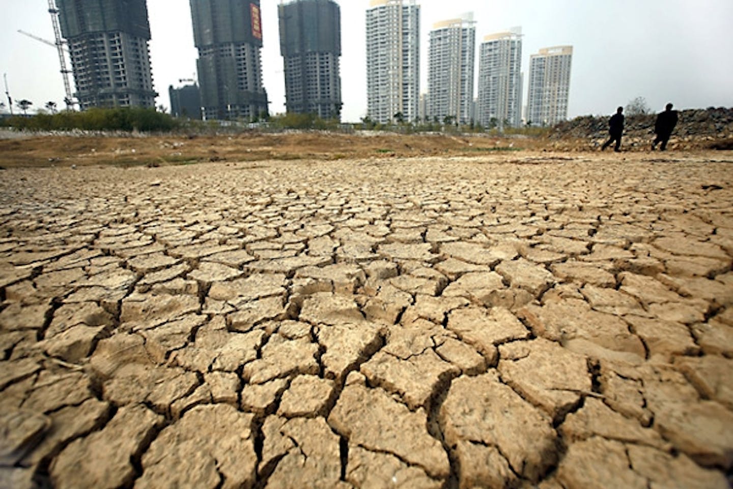 China Issues "Red Alert" as Nation's Largest Lake Runs Dry