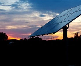 What-Happens-To-Solar-Panels-At-Night-And-On-Cloudy-Days-280x230