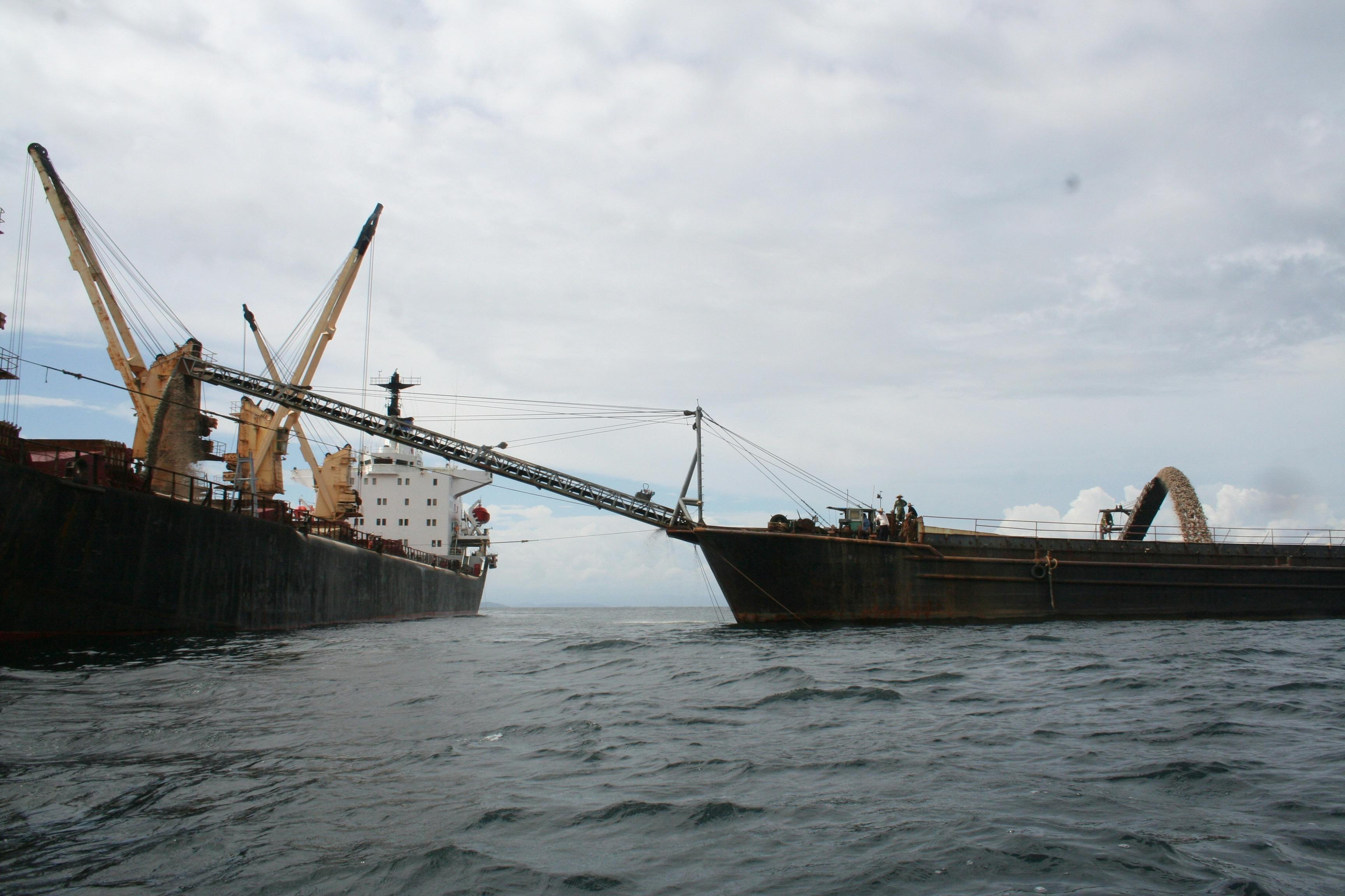 Cambodian sand dredgers
